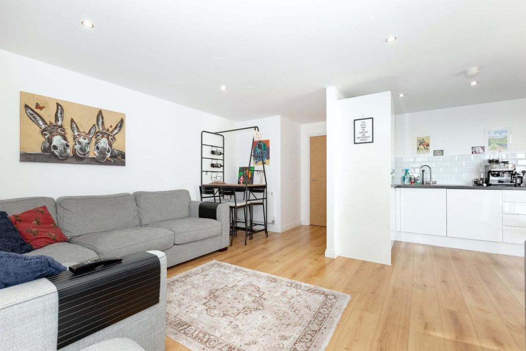 Property photo 3 of 15 Mariner Point-06.Jpg