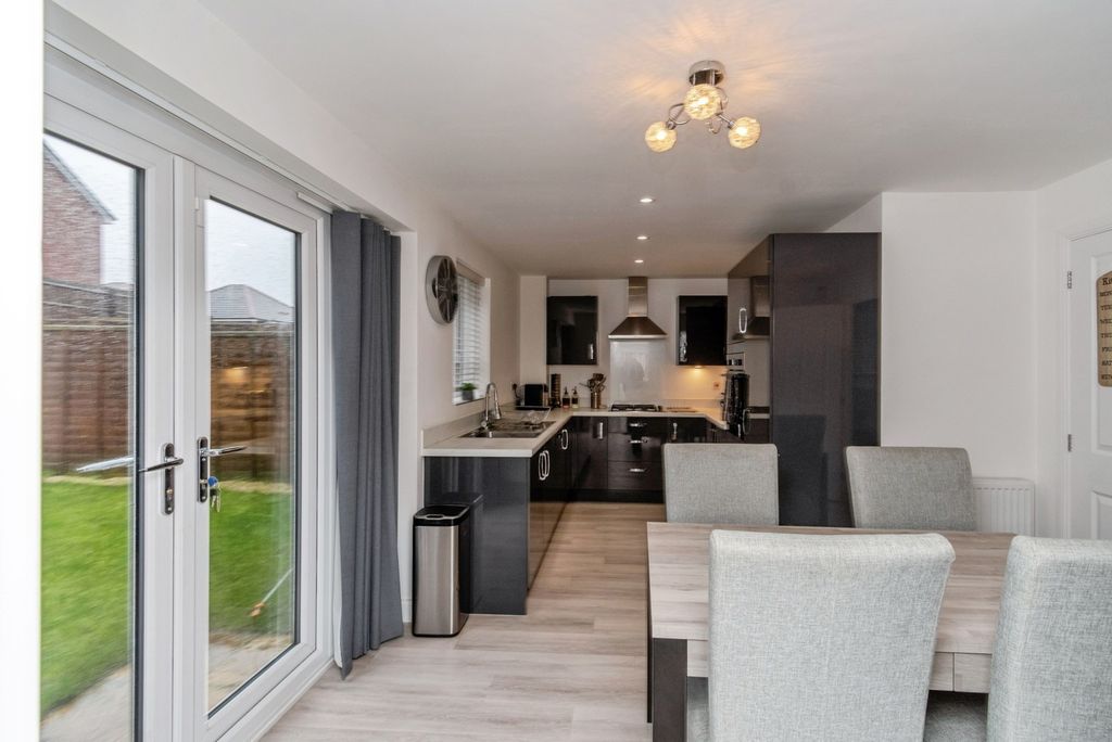 Property photo 2 of 20 Pbox-Img.Jpg