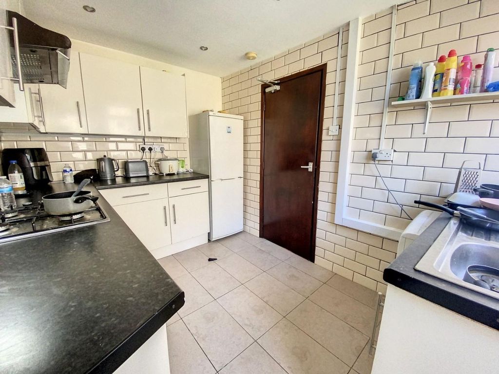 Property photo 3 of 13 Kitchen