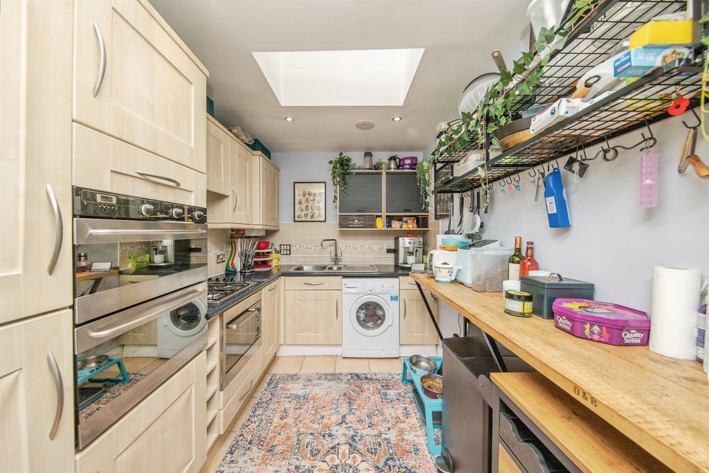 Property photo 3 of 11