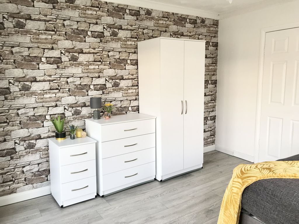 Property photo 2 of 19 Bedroom Number 2