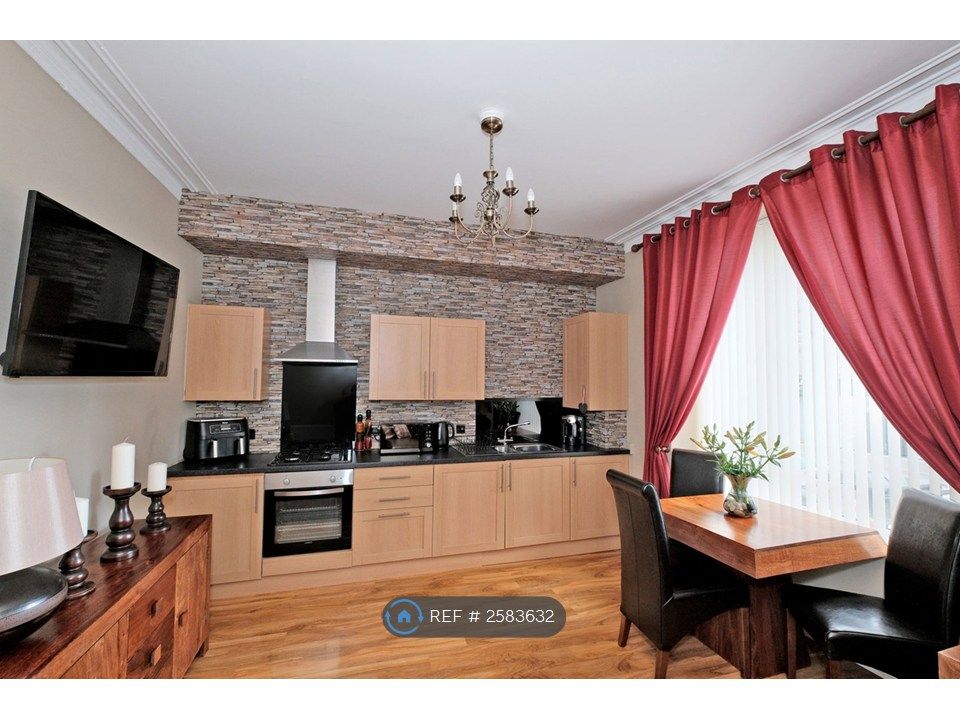 Property photo 3 of 18 Lounge / Kitchen 03