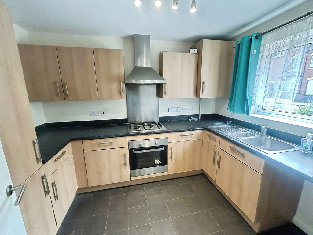 Property photo 2 of 8 Kitchen
