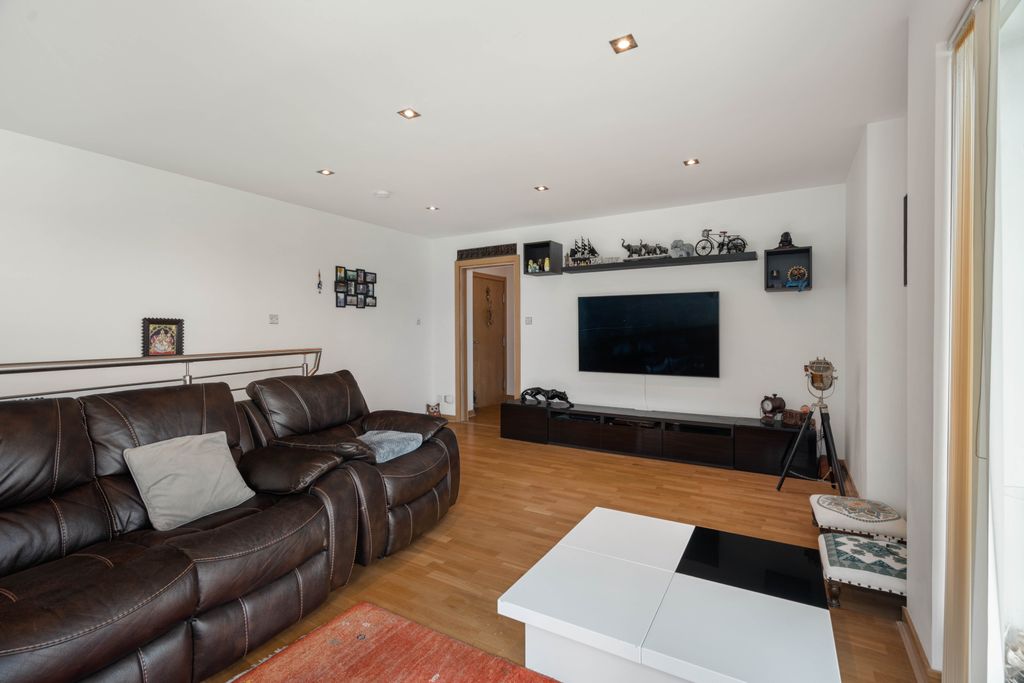 Property photo 3 of 40