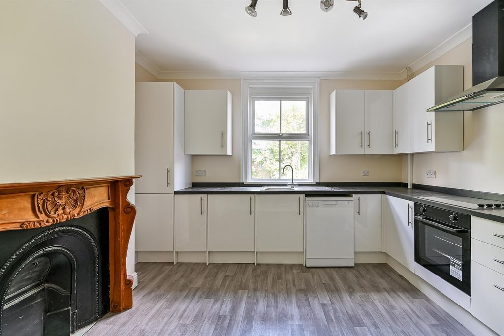Property photo 2 of 8 Kitchen