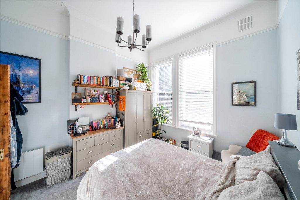 Property photo 2 of 19 Picture No. 15