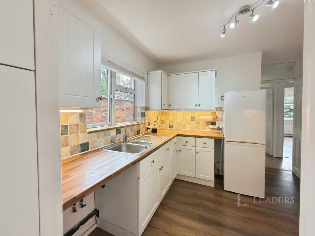 Property photo 3 of 12 Kitchen