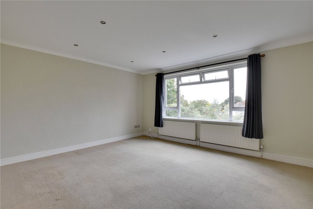 Property photo 3 of 11 Reception