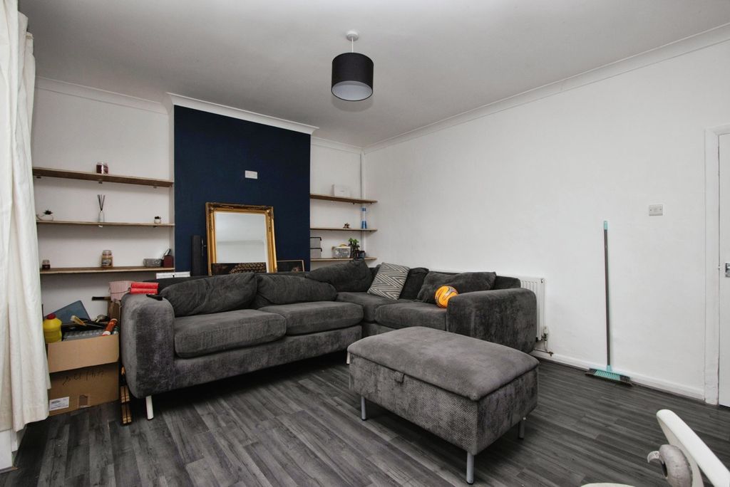 Property photo 2 of 18 Pbox-Img.Jpg