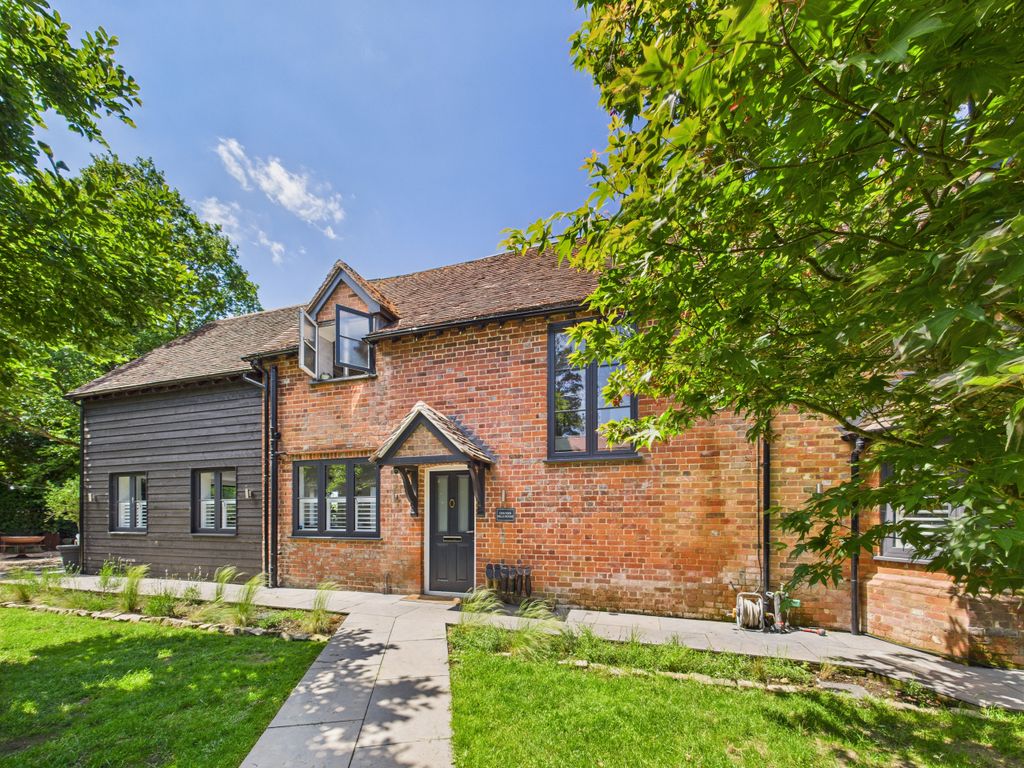 Property photo 1 of 24 Cam01354G0-Pr0542-Still039