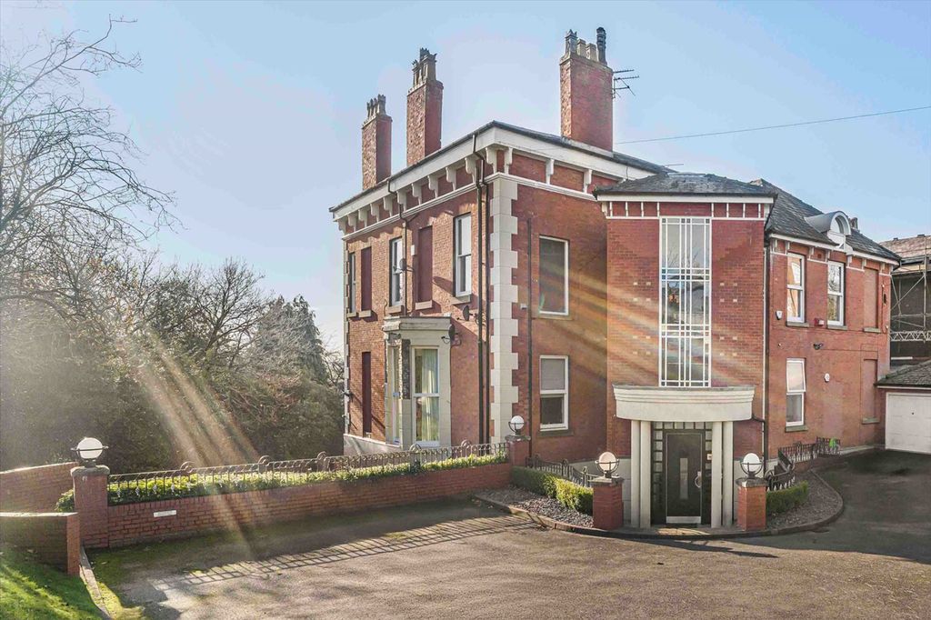 Property photo 1 of 25 (Main)