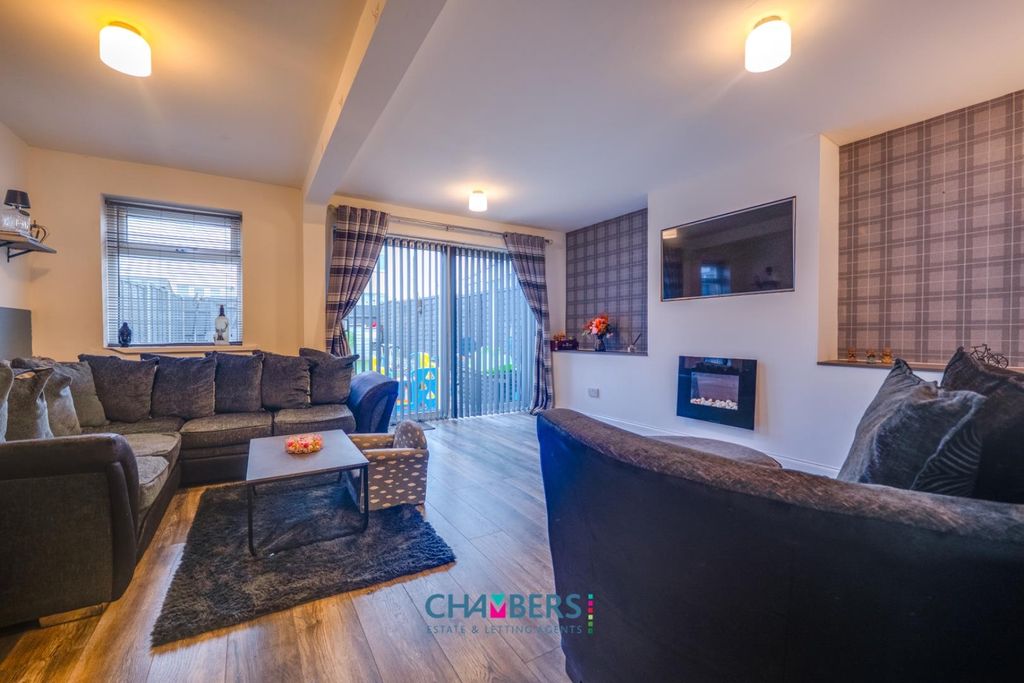 Property photo 3 of 42 Lounge