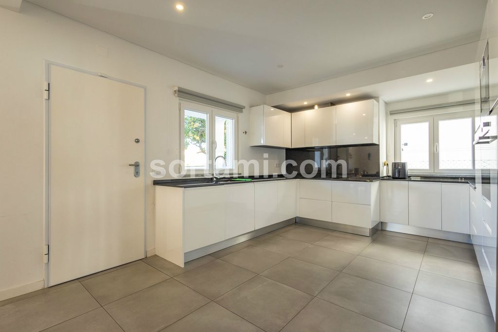 Property photo 3 of 49
