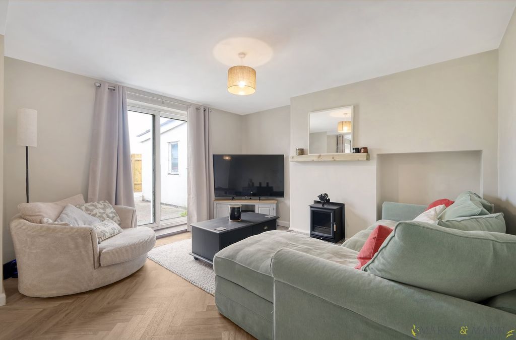 Property photo 3 of 33