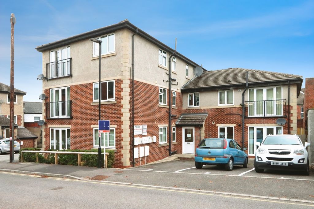 Property photo 1 of 17 External