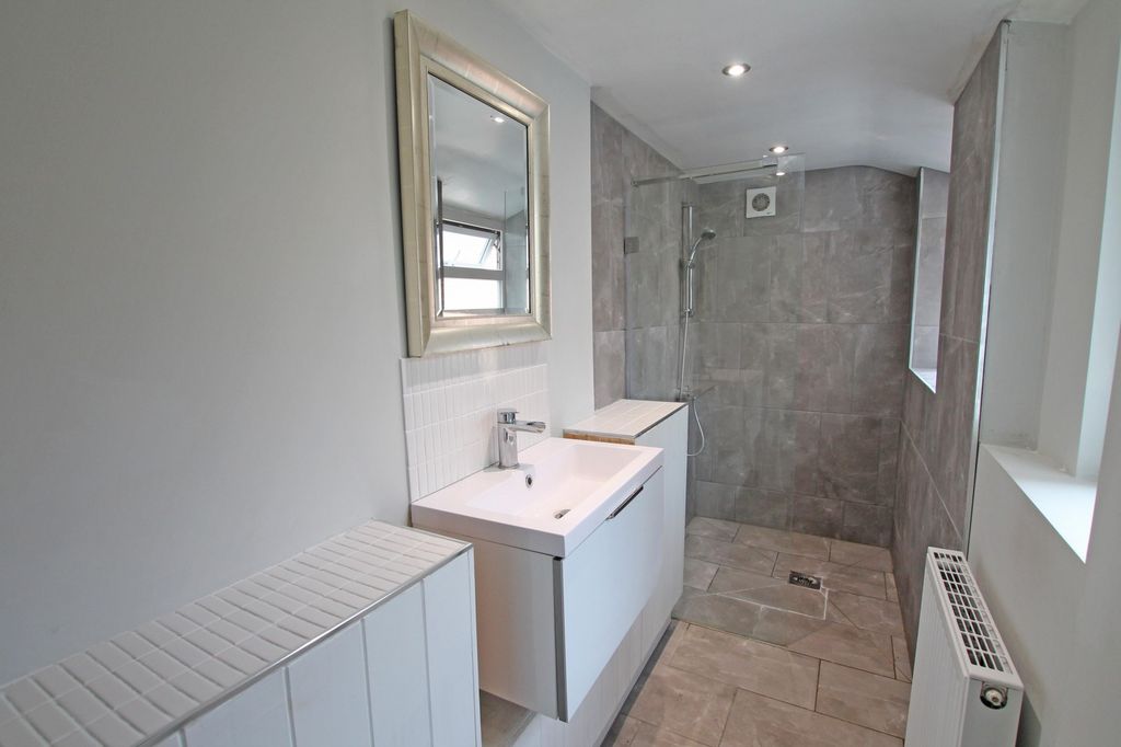 Property photo 3 of 11 Shower Room