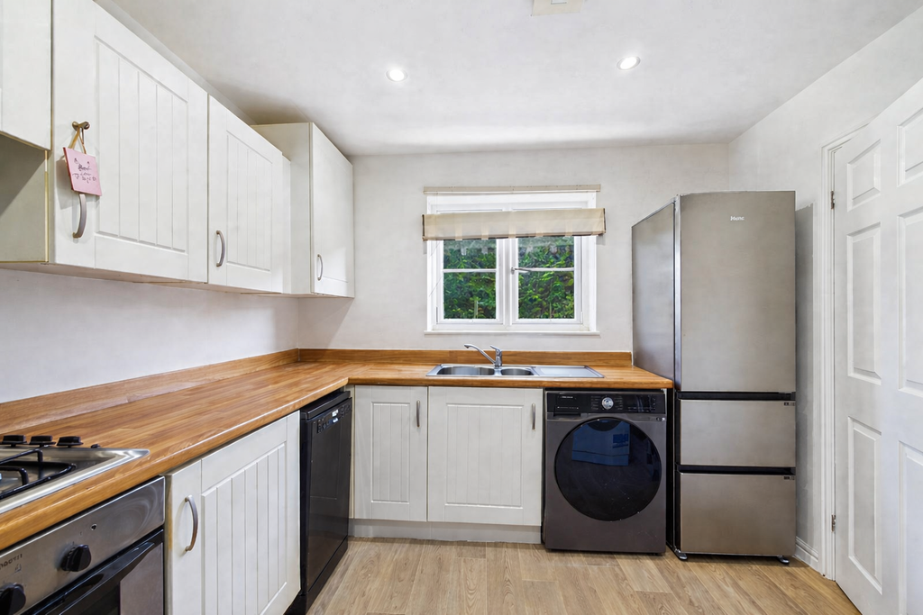 Property photo 2 of 12 Kitchen