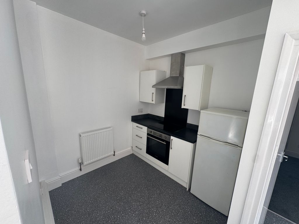 Property photo 3 of 6 Kitchen