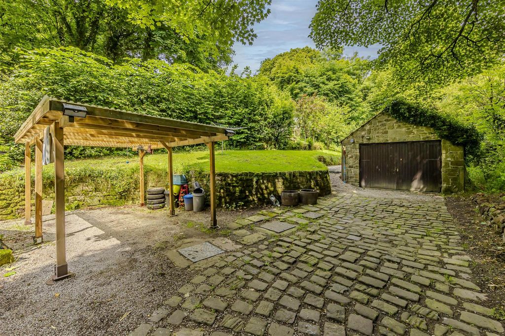 Property photo 2 of 42 Gardens