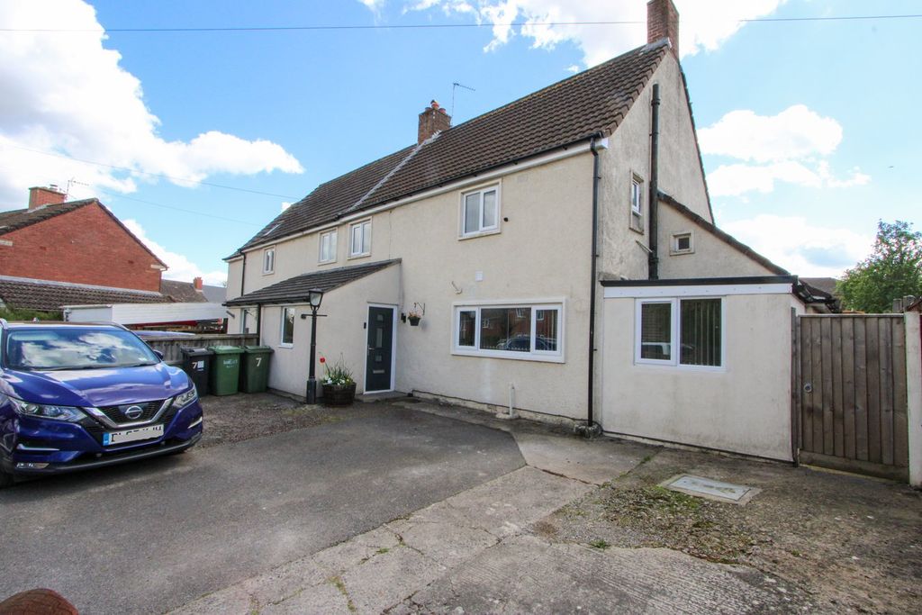 Property photo 2 of 25