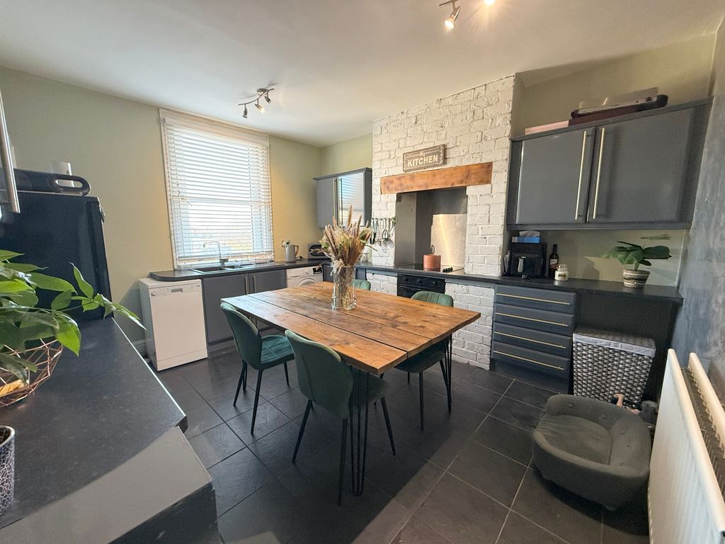 Property photo 3 of 16 Kitchen