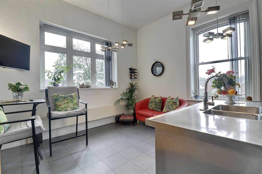 Additional image 20 of 3 bed maisonette for saleLangstone High Street, Havant PO9