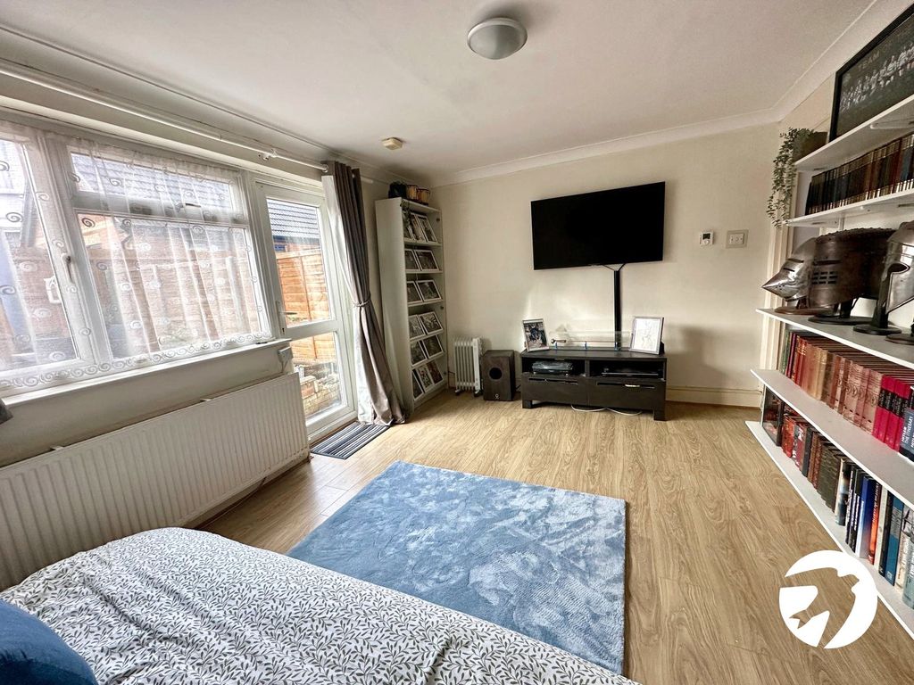 Property photo 3 of 11 Picture 3