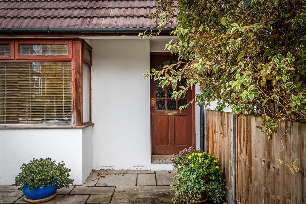 Property photo 2 of 22 81-Oakhill-Road-26.Jpg