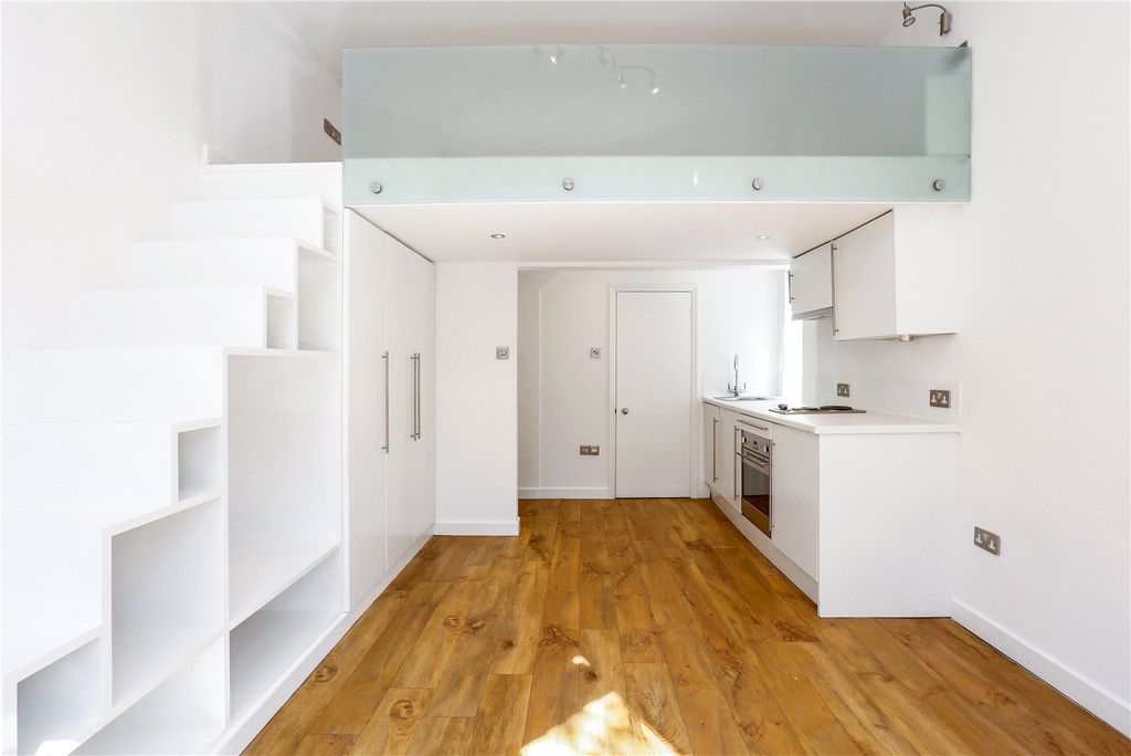 Property photo 3 of 7 Picture No. 06