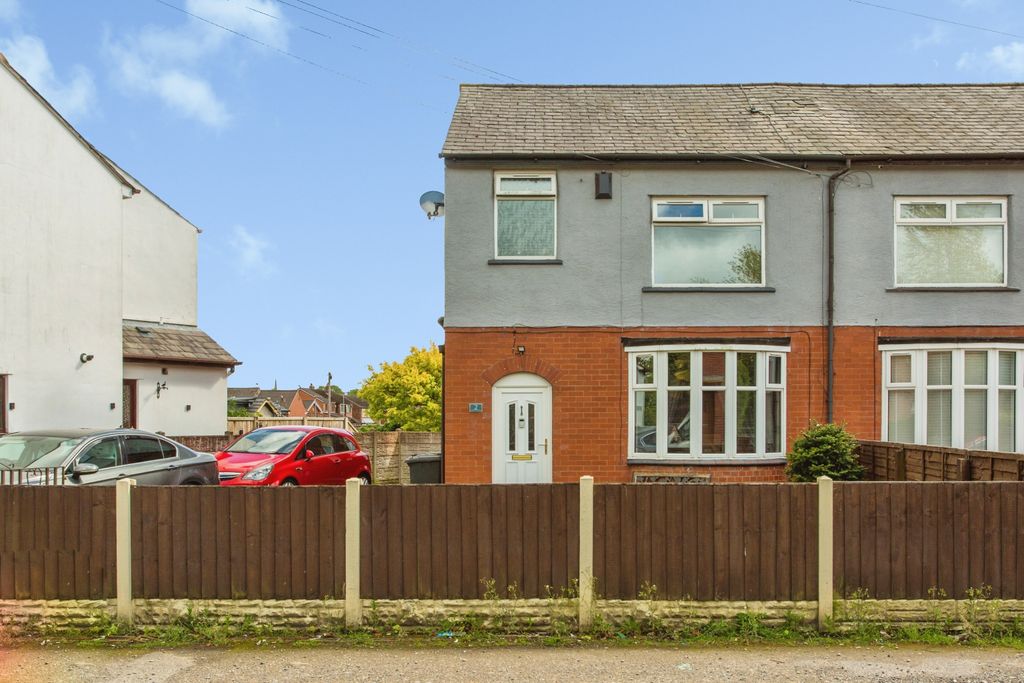 Property photo 1 of 12 2 Walnut Avenue, Wigan Wn1 3Xe