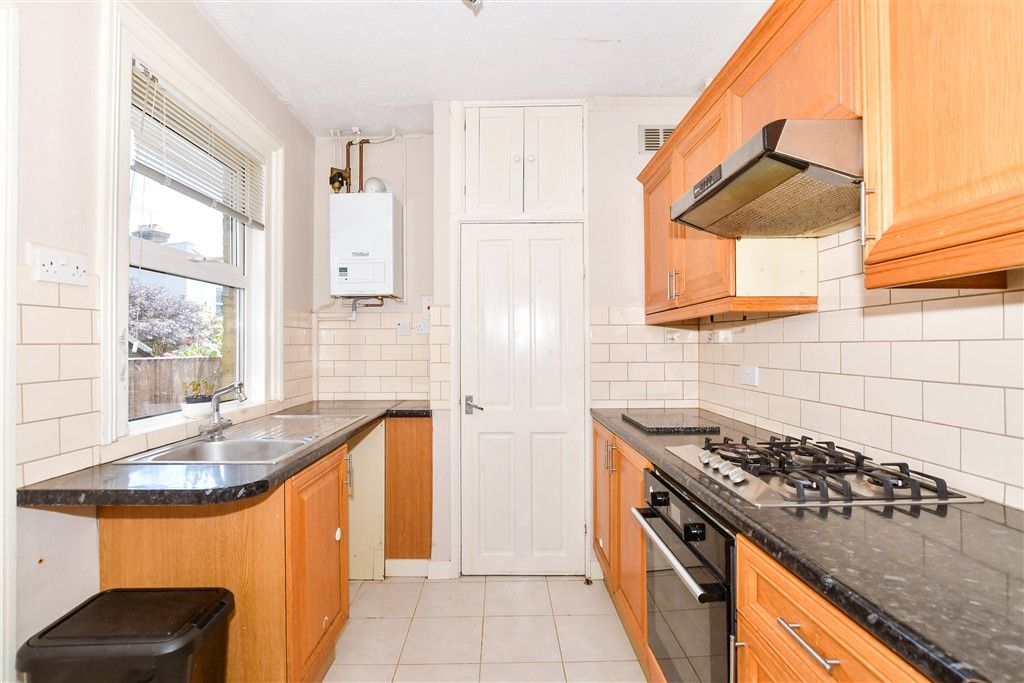 Property photo 3 of 10 Kitchen