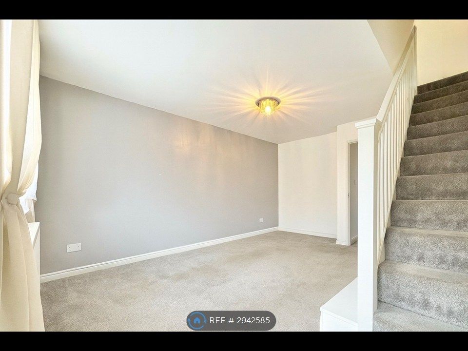 Property photo 3 of 14 Living Room