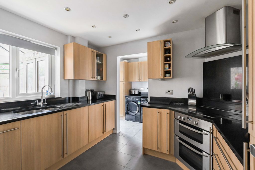 Property photo 2 of 26