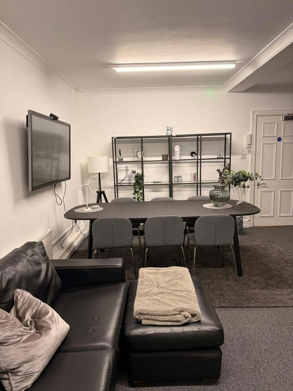 Property photo 3 of 11 0389580E-87c7-4993-8231-d941443B3Bee.Jpg