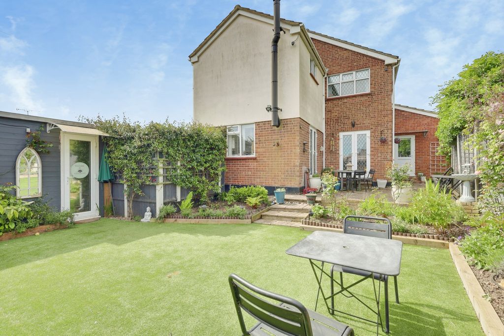 Property photo 1 of 28