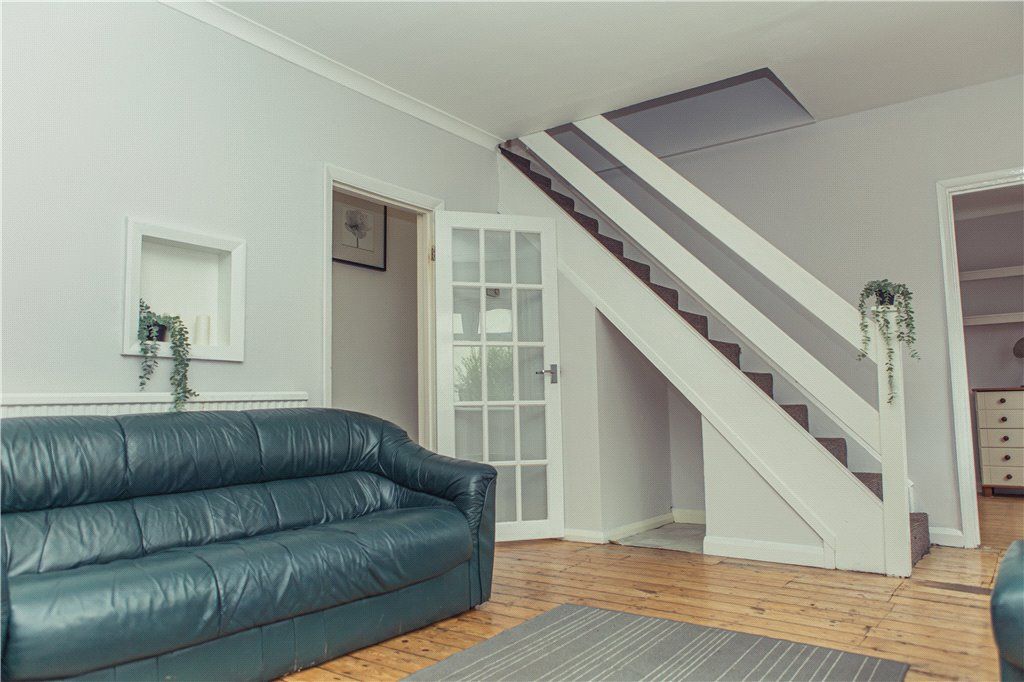 Property photo 2 of 10 Front Room