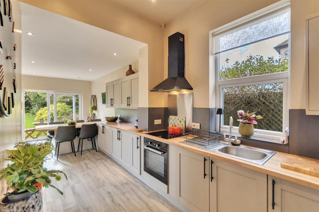 Property photo 3 of 16 Kitchen/Dining Room