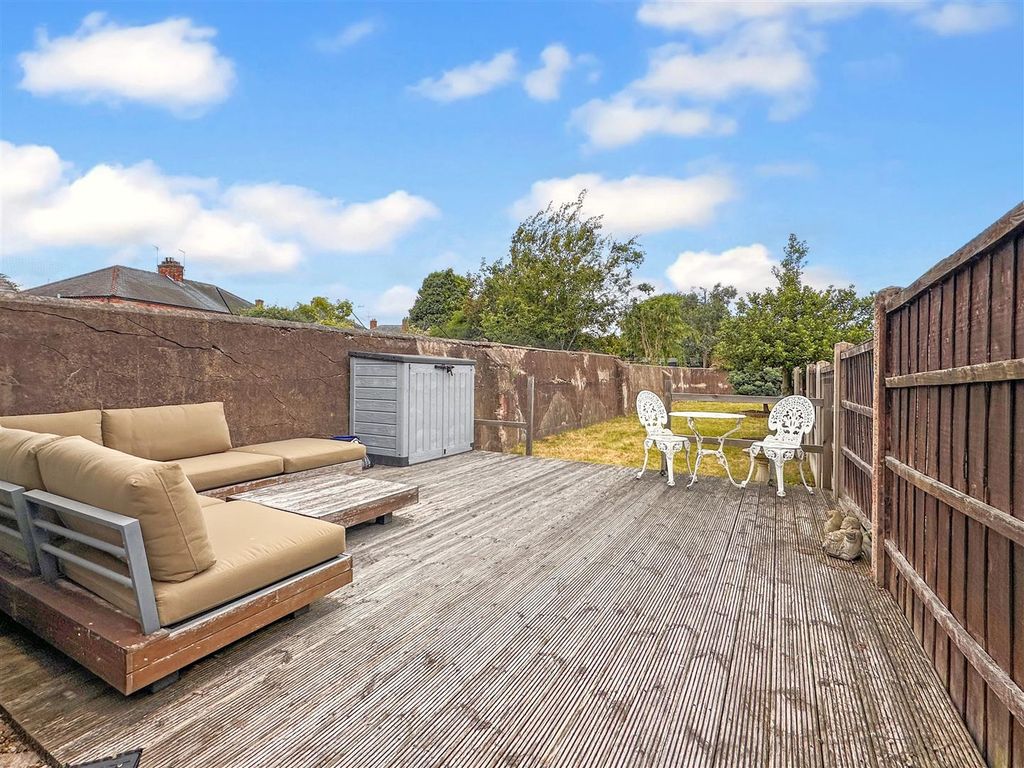 Property photo 3 of 15 Well-Appointed Private Garden 434