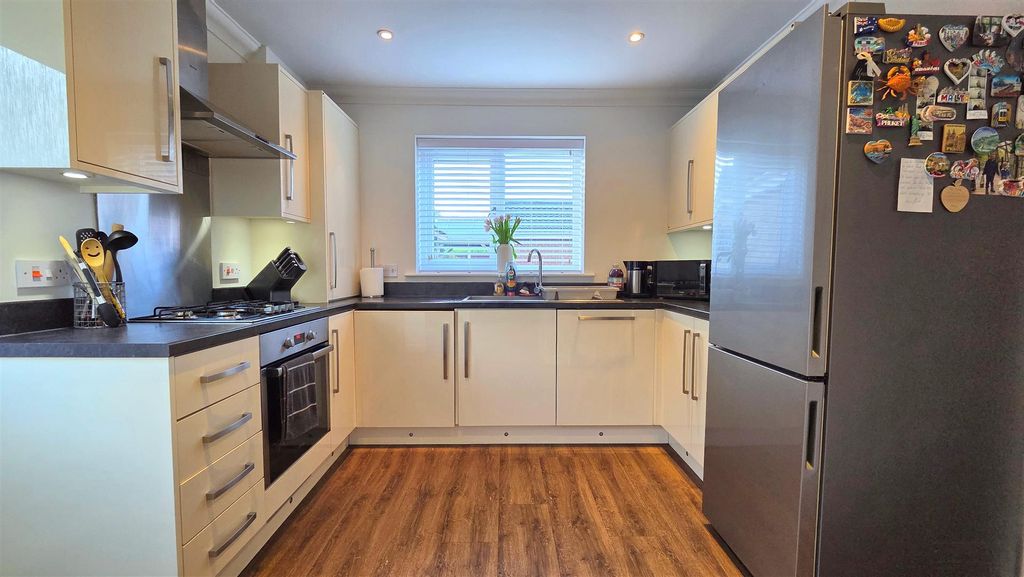 Property photo 3 of 14 Kitchen