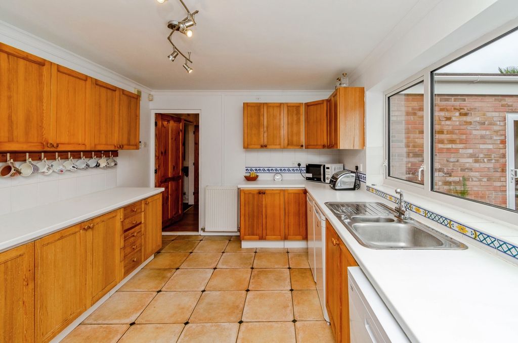 Property photo 2 of 18 Kitchen