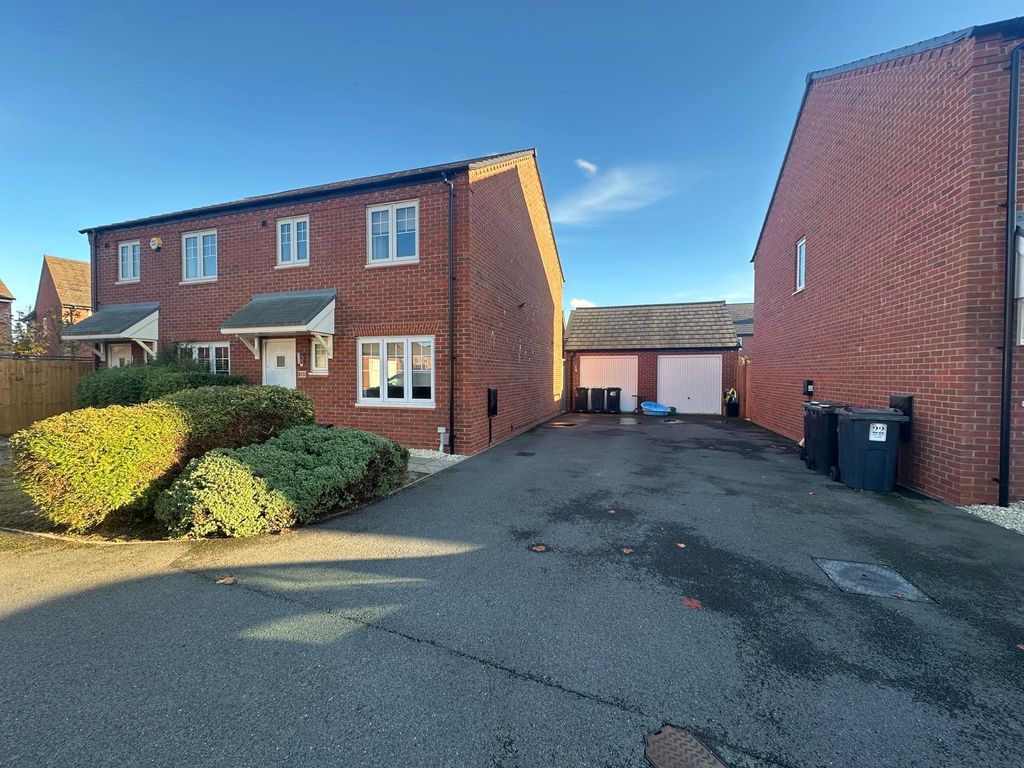 Property photo 1 of 11 B511c907-A0Ed-4A5F-Bcbd-Bb46827Bf8F2