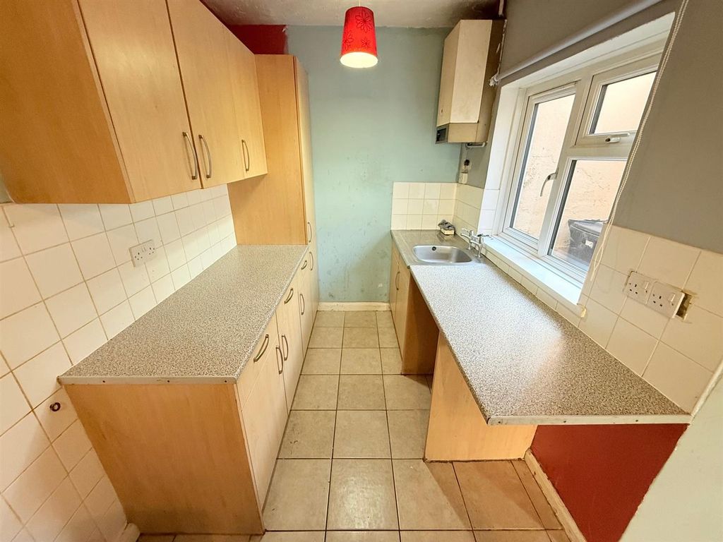 Property photo 3 of 12 Kitchen/Dining Room