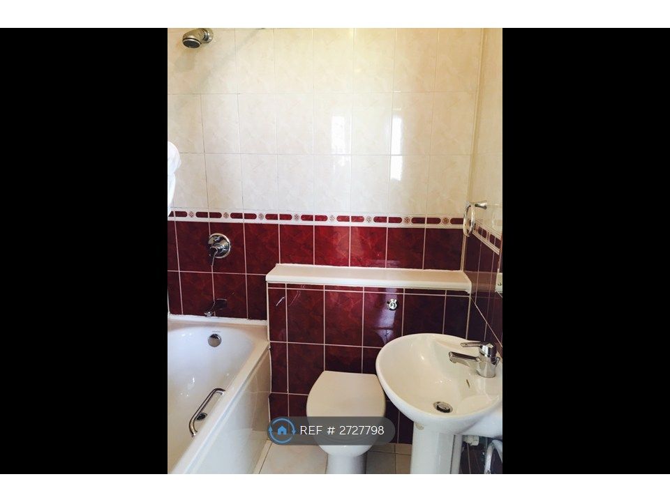 Property photo 2 of 13 Ensuite Bathroom