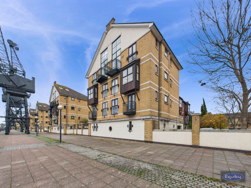 Property photo 2 of 11 External