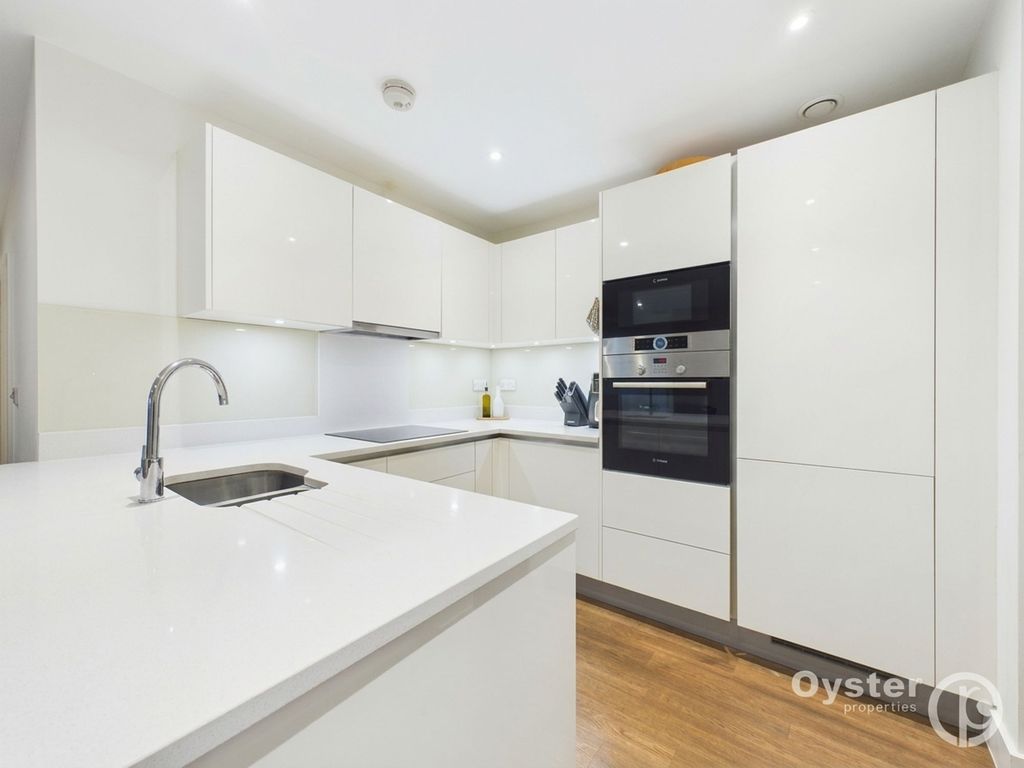 Property photo 3 of 16 Kitchen