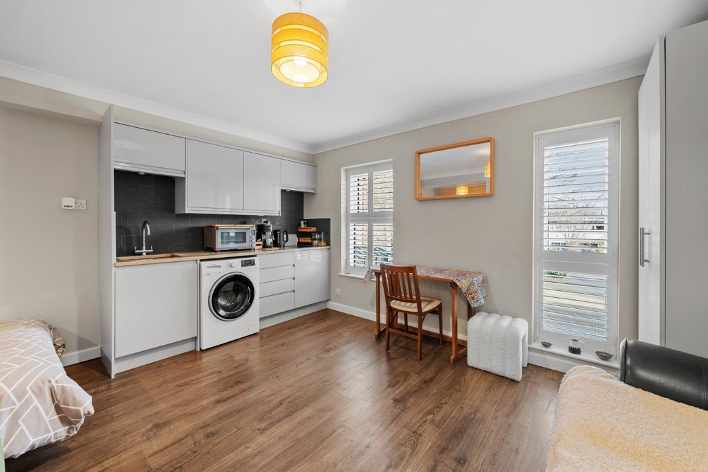 Property photo 2 of 19 4798132