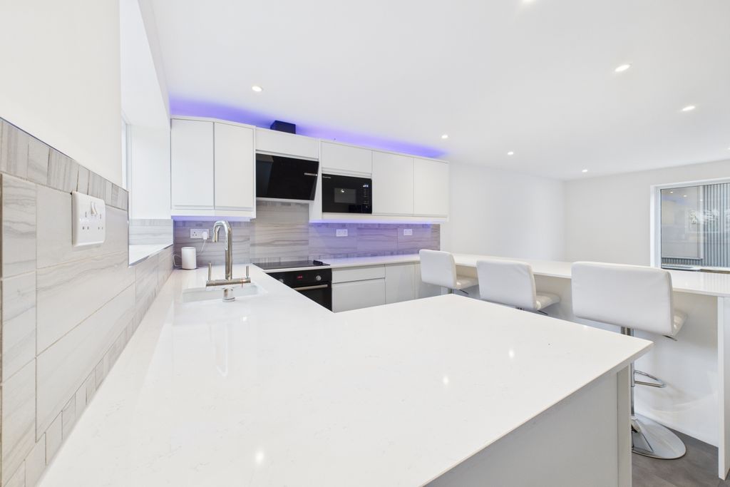 Property photo 3 of 22 Kitchen