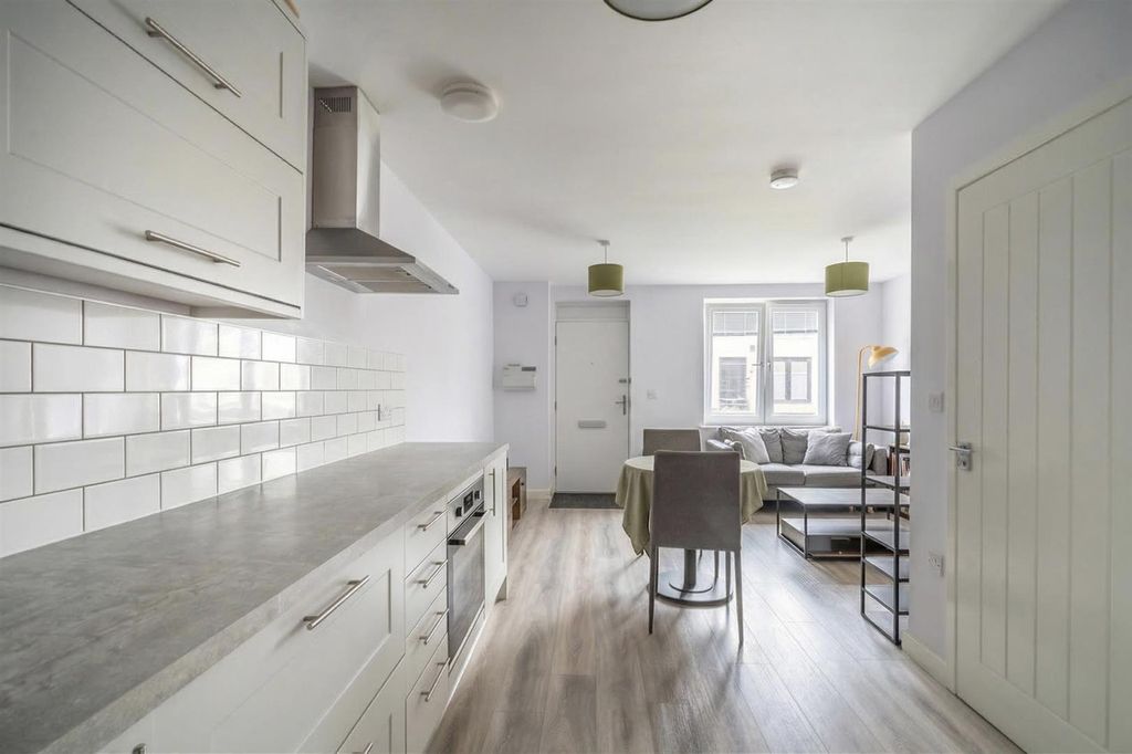 Property photo 2 of 10 Kitchen