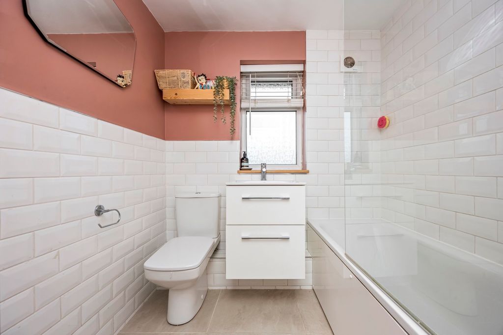 Additional image 11 of 2 bed flat for saleJarvis Road, Arundel BN18