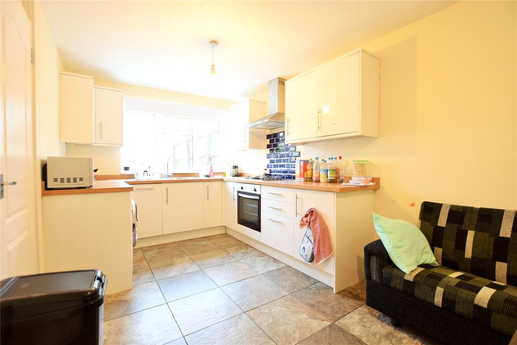 Property photo 3 of 6 Kitchen